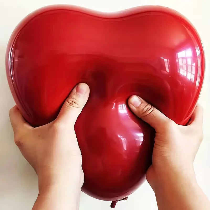32 red heart-shaped balloons, birthday parties, Valentine's Day, anniversaries, coming-of-age ceremonies, party supplies
